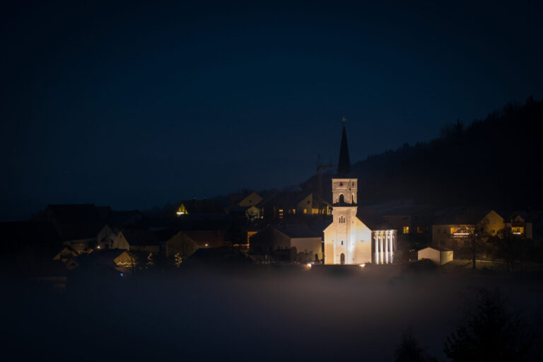 Kirchanhausen bei Nacht und Nebel